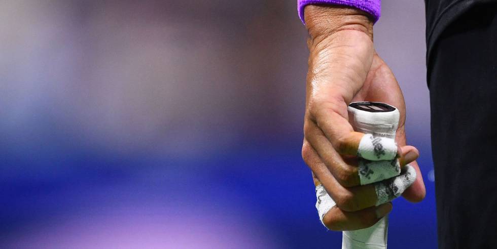 Detalle de la mano izquierda de Rafa Nadal.