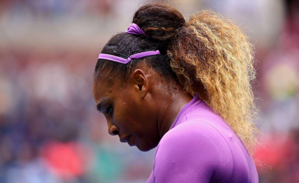 Serena, cabizbaja en la final contra Andreescu.