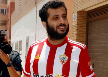 El jeque que revoluciona Almería y habla de fútbol