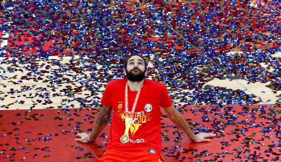 Ricky Rubio, bajo la lluvia de confeti por la victoria en el Mundial.