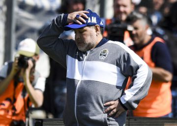 Maradona debuta en la superliga con una derrota
