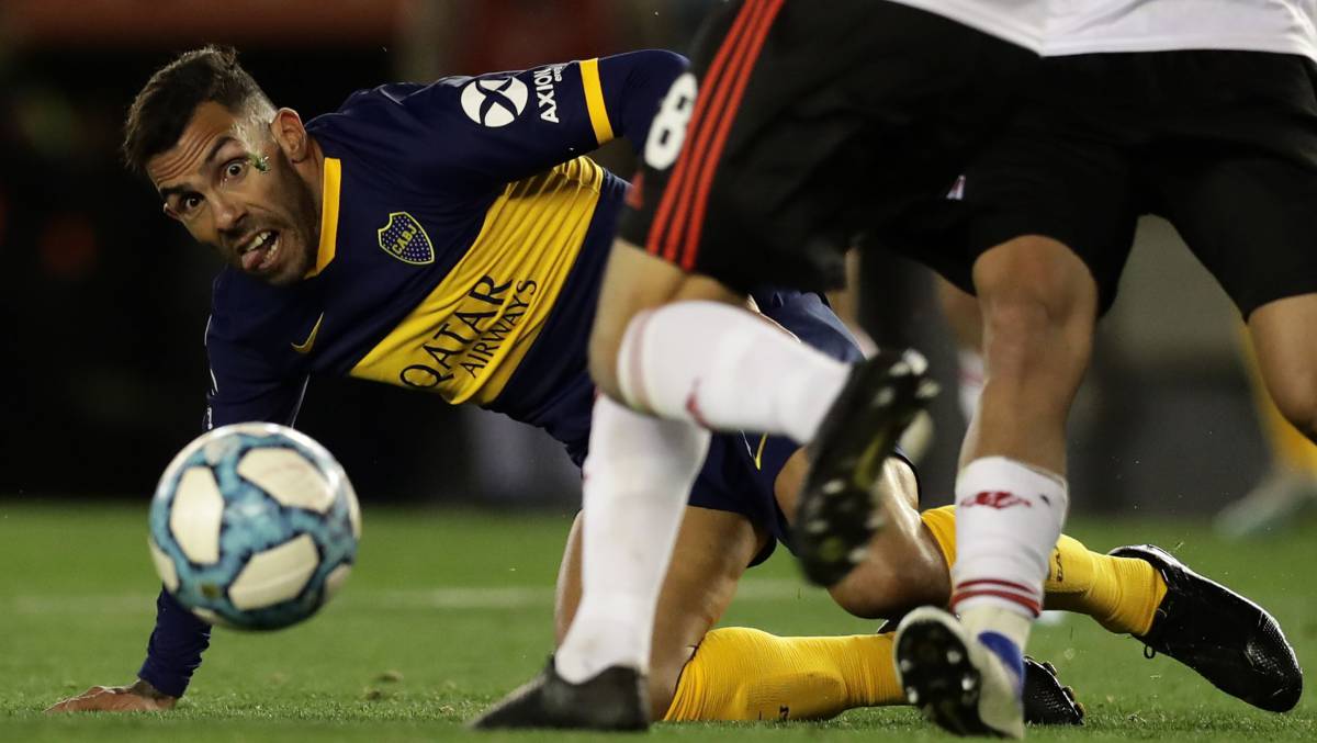 Tévez, en un partido contra River.