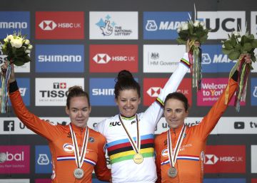 Annemiek Van Vleuten logra el oro en la prueba femenina