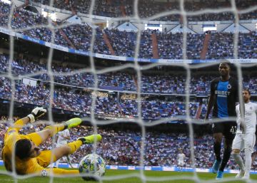 Bonaventure brilla en una tarde negra de Courtois, sustituido en el descanso Bonaventure brilla en una tarde negra de Courtois, sustituido en el descanso