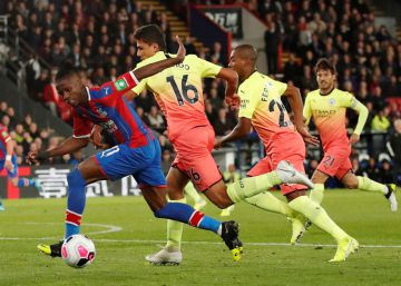 Guardiola prueba con éxito a Rodrigo de central en la victoria ante el Palace