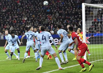 El Atlético se despeña en Leverkusen