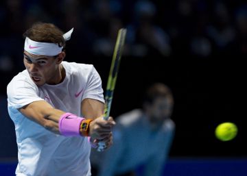 Nadal vence a Medvedev tras una gran remontada en la Copa de Maestros
