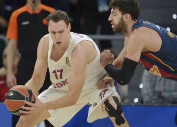El Baskonia frena al CSKA y Perasovic salva la cabeza