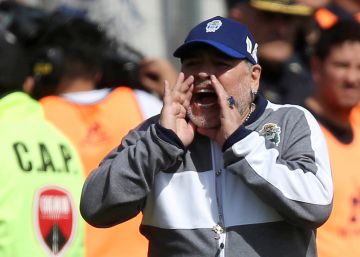 Maradona regresa al Gimnasia a las 48 horas de haber renunciado