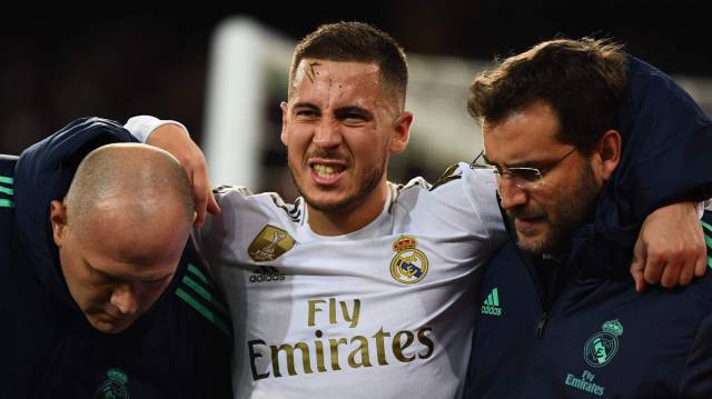 Hazard se retira del campo lesionado la semana pasada.