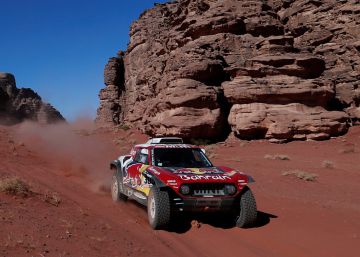 Sainz gana la tercera etapa del Dakar y Alonso termina cuarto