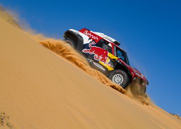 Sainz se defiende de Peterhansel