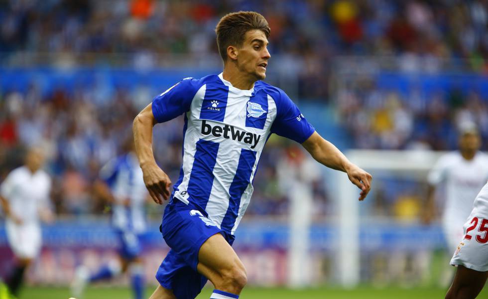 El futbolista del Deportivo Alavés Pere Pons en un partido de esta temporada.