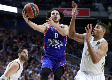 El Efes de Larkin exhibe su solidez ante un Real Madrid atascado