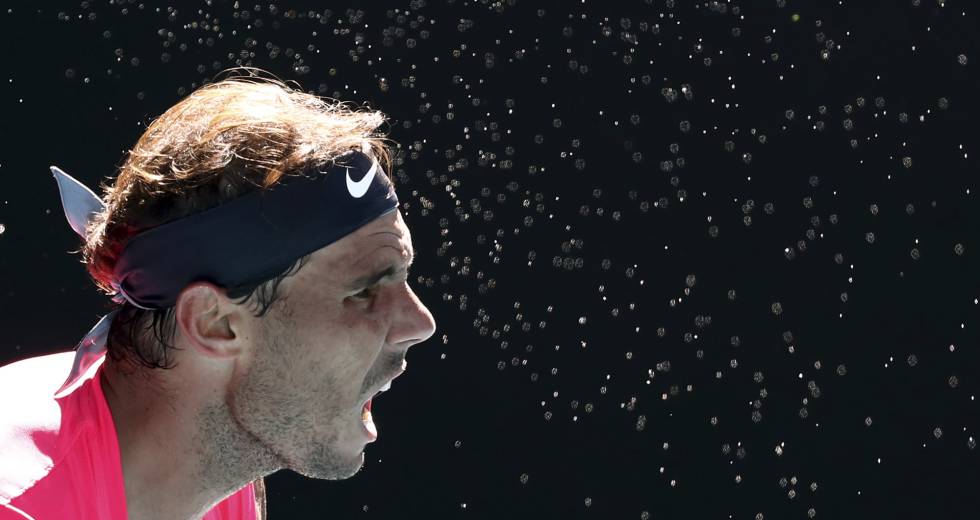 Nadal sirve ante Carreño.
