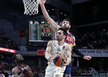 El Real Madrid escapa del atolladero ante el Baskonia (70-69) El Real Madrid escapa del atolladero ante el Baskonia (70-69)