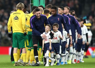 800 euros por niño para salir al campo de la mano de un jugador