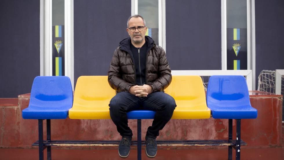 Álvaro Cervera, técnico del equipo gaditano, en la ciudad deportiva del club. Cervera llegó en la temporada 2016-17 y afirma que, en el futuro, venir a esta ciudad ya nunca será