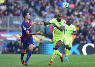 Toca el Barça, pita el Camp Nou