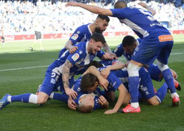 El Alavés se lleva el derbi en el descuento