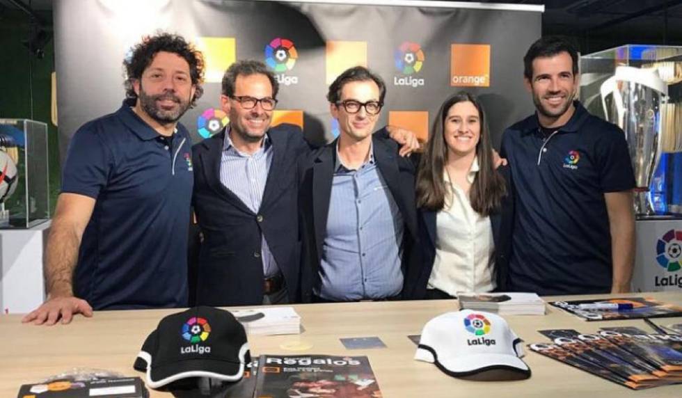 Paz Gaitán, a la derecha en la imagen, en un evento de LaLiga.