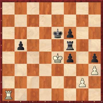 Uno de los momentos donde, en lugar de 52 ...Td5, Niepómniachi debió entregar el peón de f4 para trasladar el rey al otro flanco: 52 ...Te5+ 53 Rxf4 Rd5, con ventaja ganadora