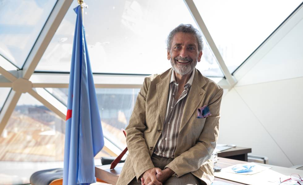 Carlos Mouriño, en un despacho de A Sede, el edificio de las oficinas centrales del RC Celta, en el corazón de Vigo.