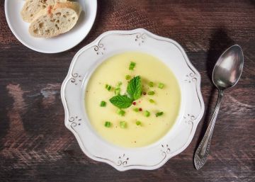 La vichyssoise fría elaborada por Simone Ortega