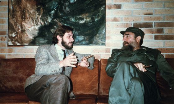 El presidente cubano con el director de EL PAÍS, Juan Luis Cebrián