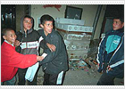 Los niños de la calle 'juegan' con Ceuta