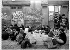 El 'botellón' de los pobres