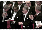 Los Nobel renuevan su fe en el hombre