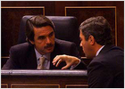 El PP renueva los ataques a PNV y CiU mientras el PSOE intenta tender puentes