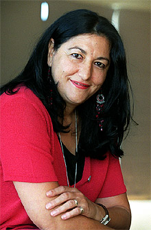 La escritora Dulce Chacón, ayer, en Madrid. / LUIS MAGÁN - 1031263201_850215_0000000000_sumario_normal
