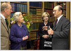 Isabel II da a Greenspan el título de sir