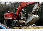 Muere aplastado por su excavadora