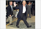 El ex secretario del Tesoro de Bush niega haberse llevado papeles secretos