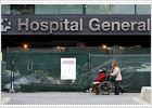 Las obras y el corte de la línea 10 del metro dejan aislado el hospital La Paz