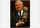 Francisco González Ledesma recibe el Premio Pepe Carvalho
