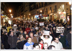 Cientos de manifestantes cortan la Gran Vía en protesta contra los parquímetros