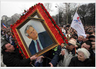 Miles de nostálgicos dan el último adiós a Milosevic en Serbia