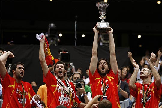 Gasol Levanta La Copa Del Mundo De Baloncesto Edición Impresa El PaÍs 0031