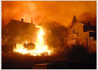 Un incendio arruina las vacaciones de miles de turistas en la ciudad croata de Dubrovnik Un incendio arruina las vacaciones de miles de turistas en la ciudad croata de Dubrovnik