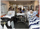 Camas con muchos pacientes Camas con muchos pacientes