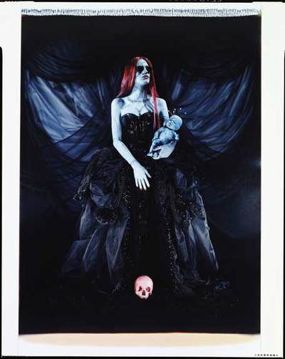 FOTOGALERIA: Sin título (Chica con calavera), 1992-1999.
