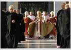 Benedicto XVI emprende la renovación de la curia de Wojtyla