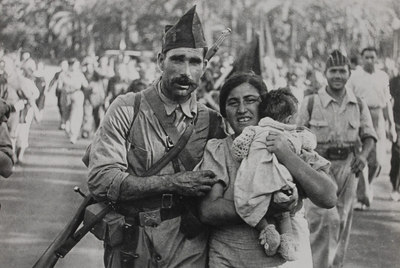 FOTOGALERIA: Un miliciano sale hacia el frente de Aragón