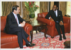 Bono traslada a Obiang un mensaje personal del Rey Bono traslada a Obiang un mensaje personal del Rey