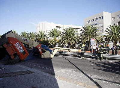 Dos Obreros Muertos Al Caer Una Grúa En Lanzarote | Economía | EL PAÍS