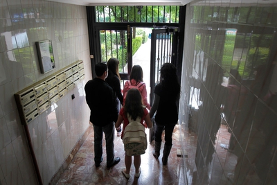 FOTOGALERIA: Mari Carmen y Sergio llevan a sus hijas al colegio